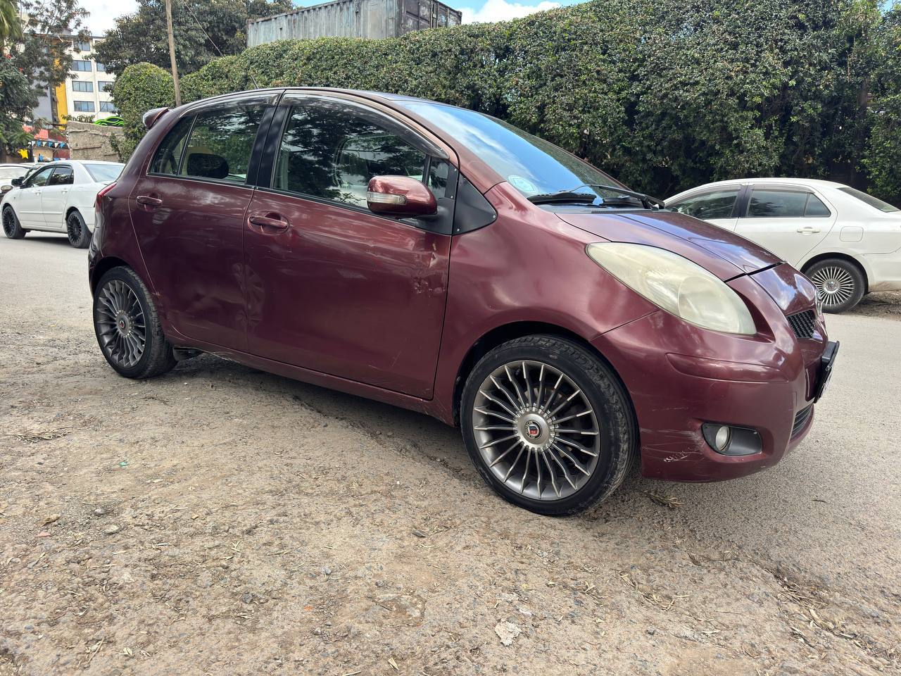 2010 Model-Toyota Yaris Compact