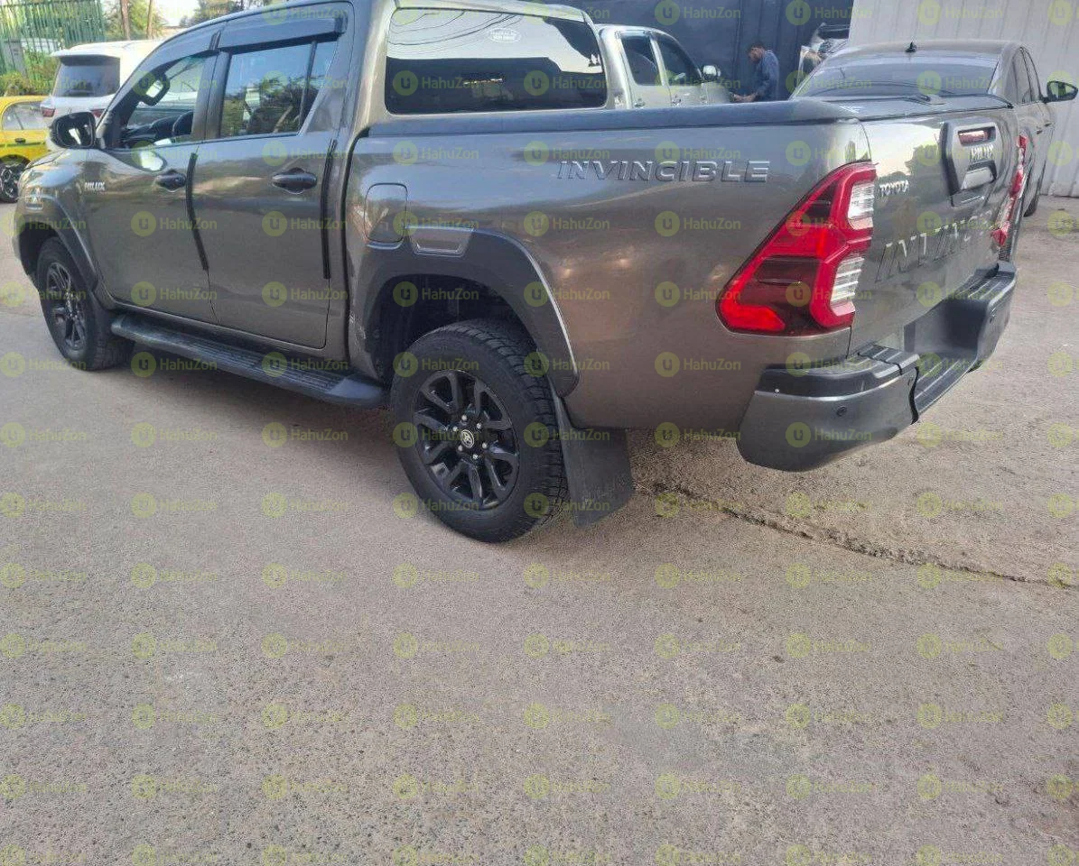 2022 Model-Toyota Hilux invisible Double Cup