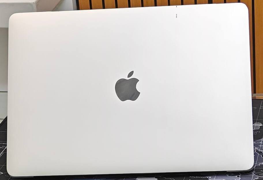 MacBook M2 Pro Laptop