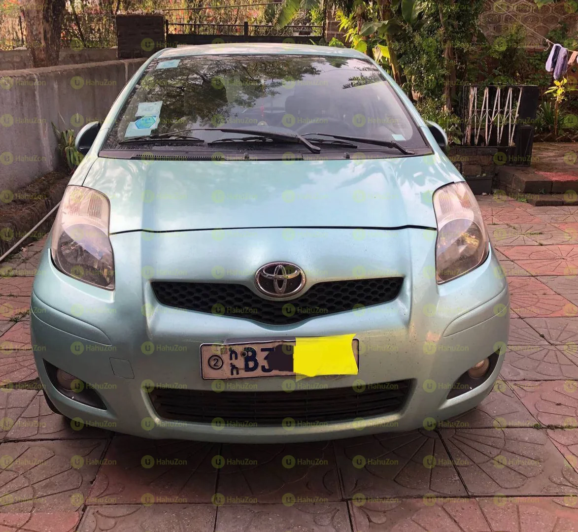 2010 Model-Toyota Yaris Compact