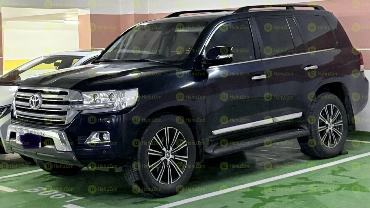 2017 Model-Toyota Landcruiser V8 VXR