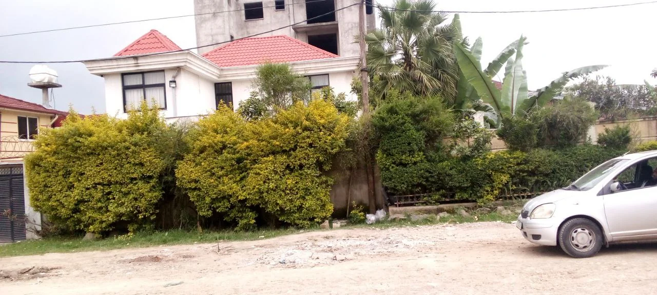 360 ካሬ የሚሸጥ G+1 ቤት በአያት ዞን