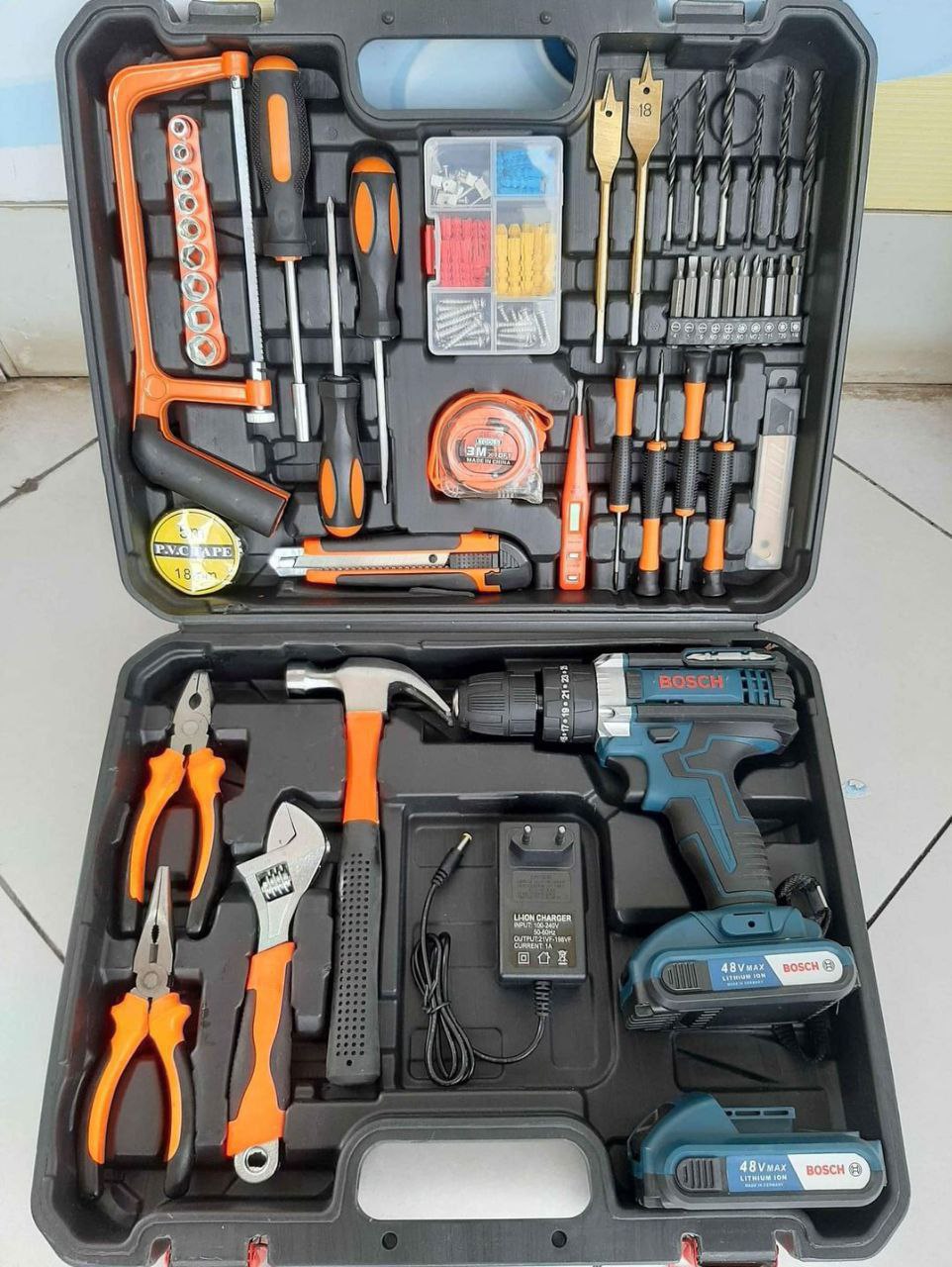 Rechargeable Drill With Full Accessoires