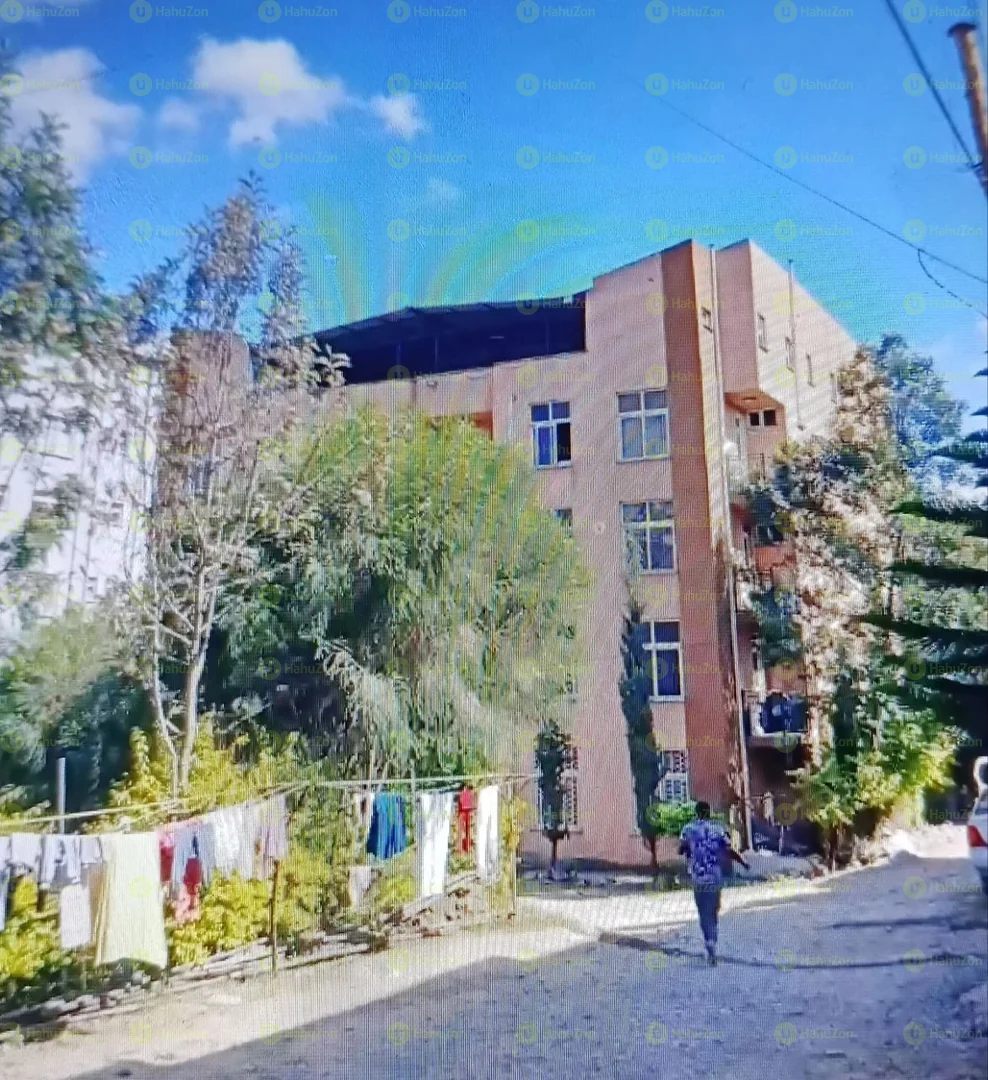 105 ካሬ የሚሸጥ አፓርትመንት በሰሚት 72