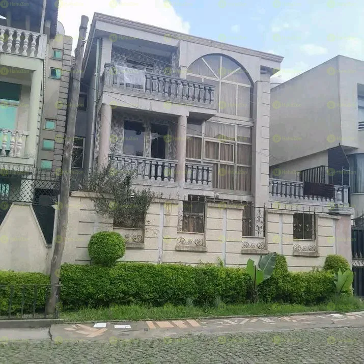 250 ካሬ የሚሸጥ G+2+ቴራስ ቤት በጀርመን አደባባይ