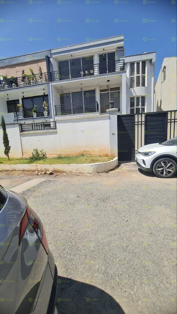 204 ካሬ የሚሸጥ G+2 ቤት በአያት