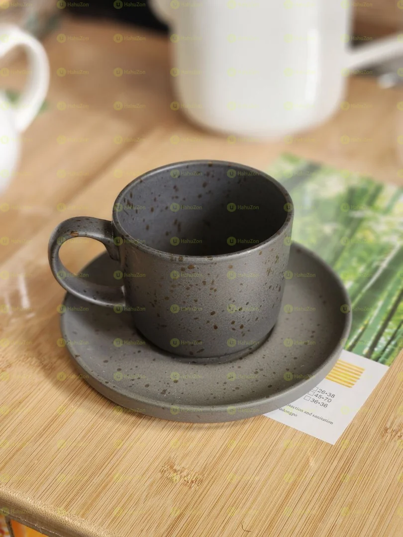 የወተት የሻይ ሲኒ በሸክላ