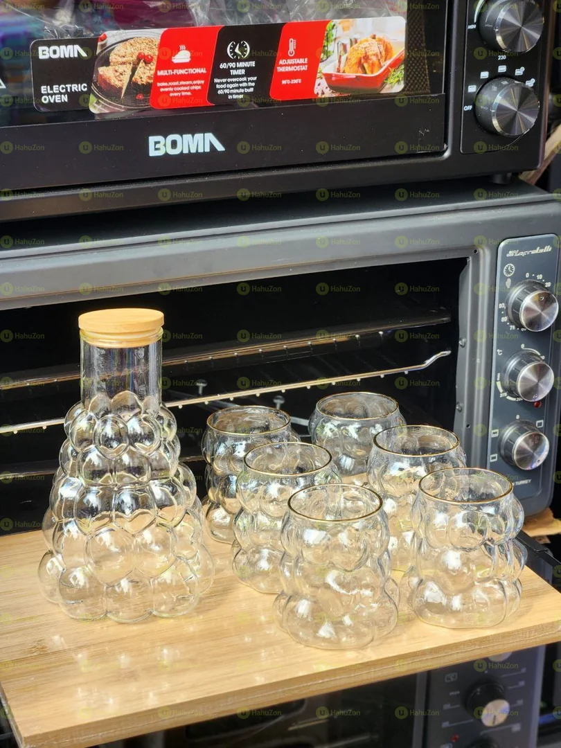 የተለያዩ መጠጦች ማቅረቢያ ከነመጠጫው