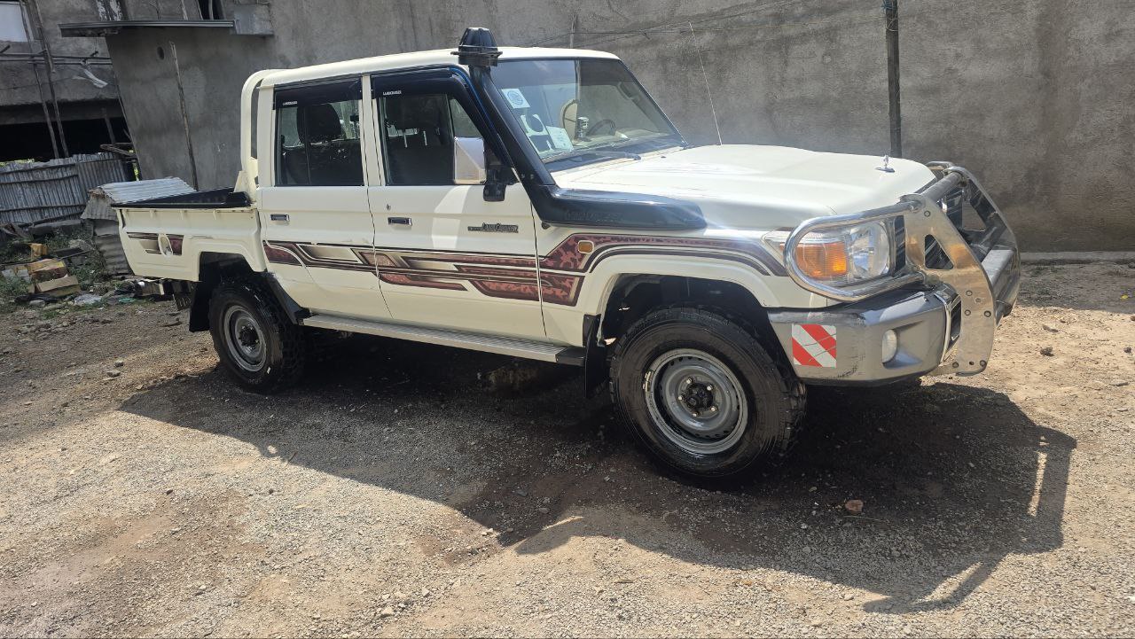 2015 Model-Toyota Landcruser  Longbase