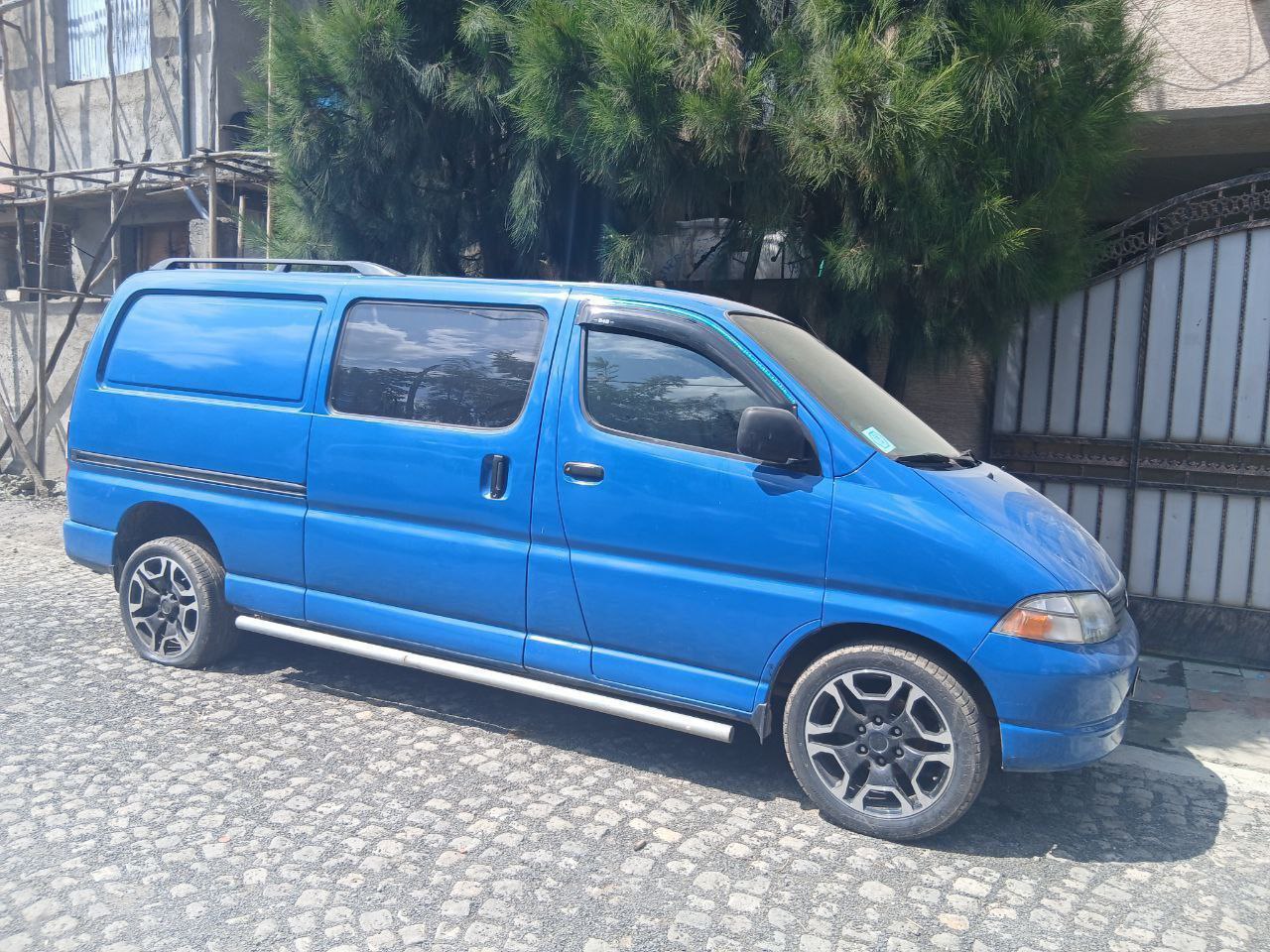 2006 Model-Toyota Hiace Dolpine