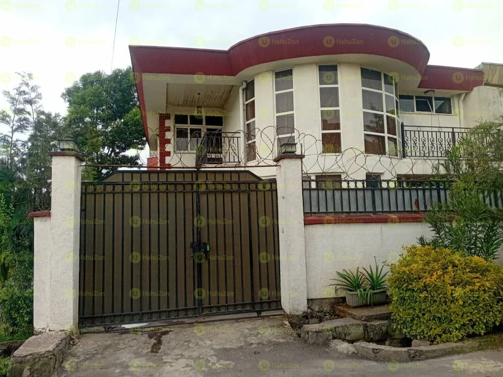 250 ካሬ የሚሸጥ G+1 ቤት በሰሚት