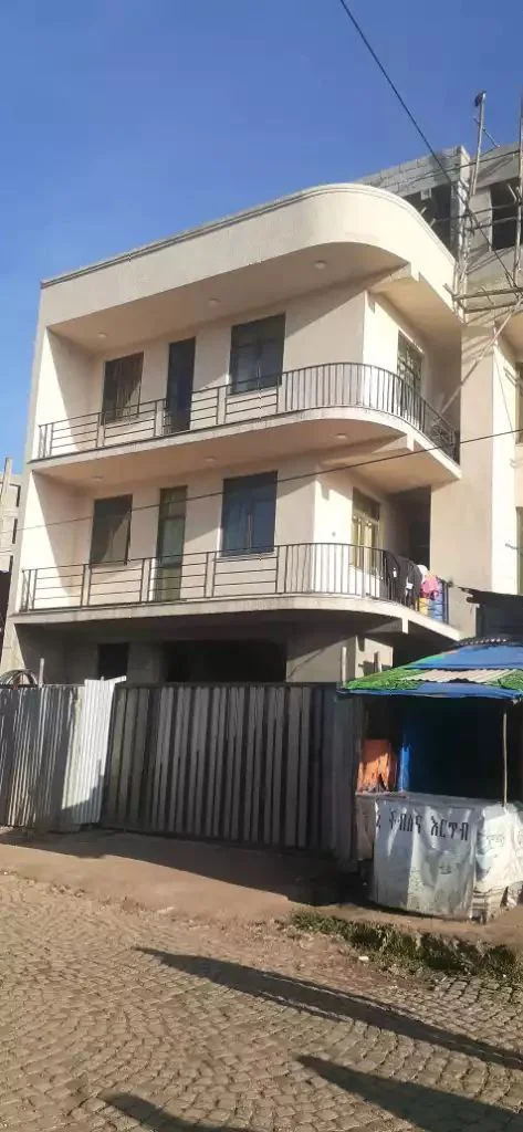 250 ካሬ የሚሸጥ ቤት በኮተቤ