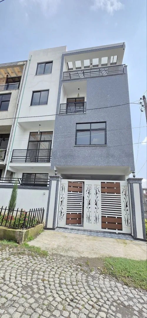 94 ካሬ የሚሸጥ G+2 ቤት በአያት