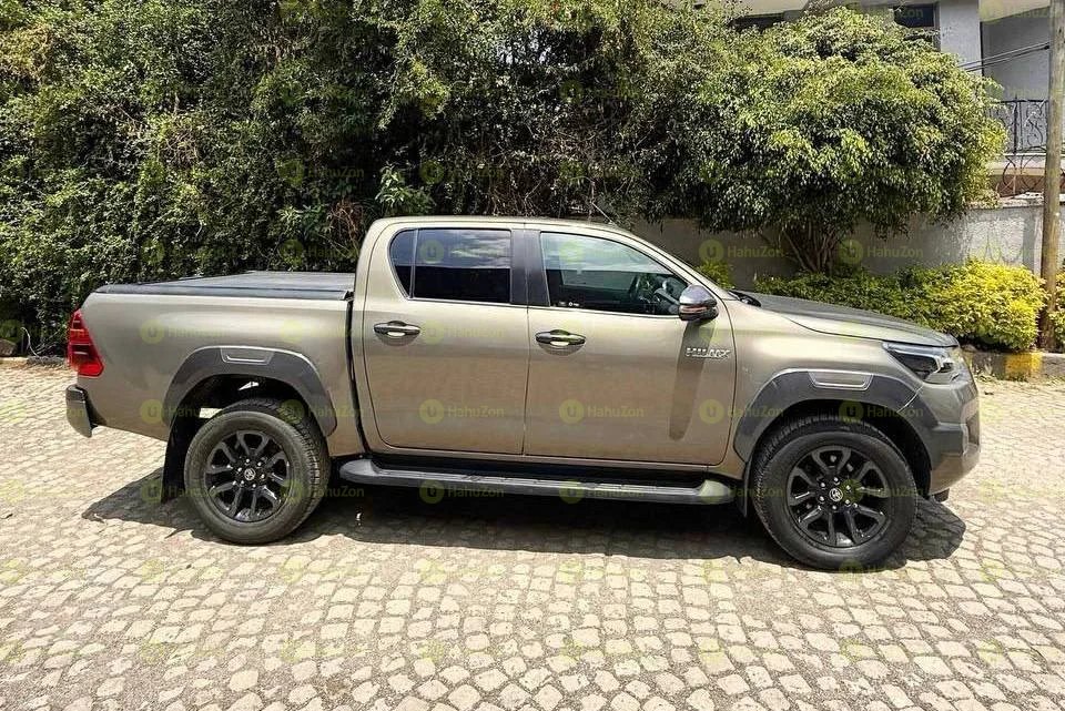 2021 Model-Toyota Hilux Invincible