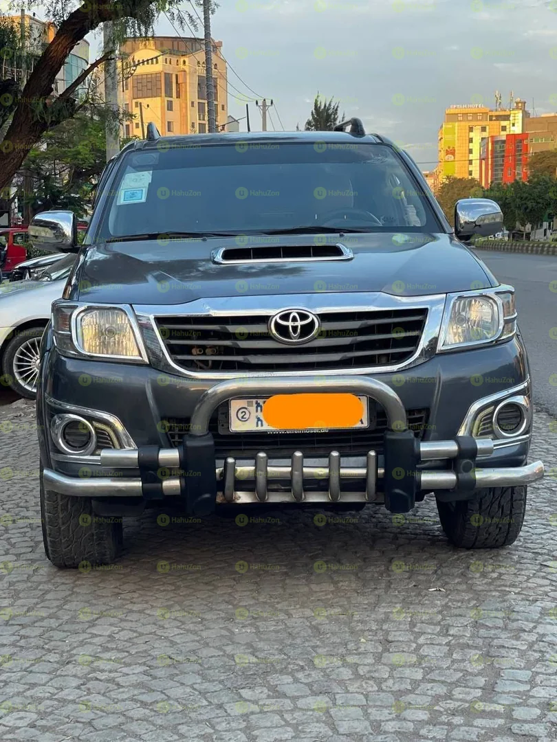 2013 Model-Toyota Hilux King Cab
