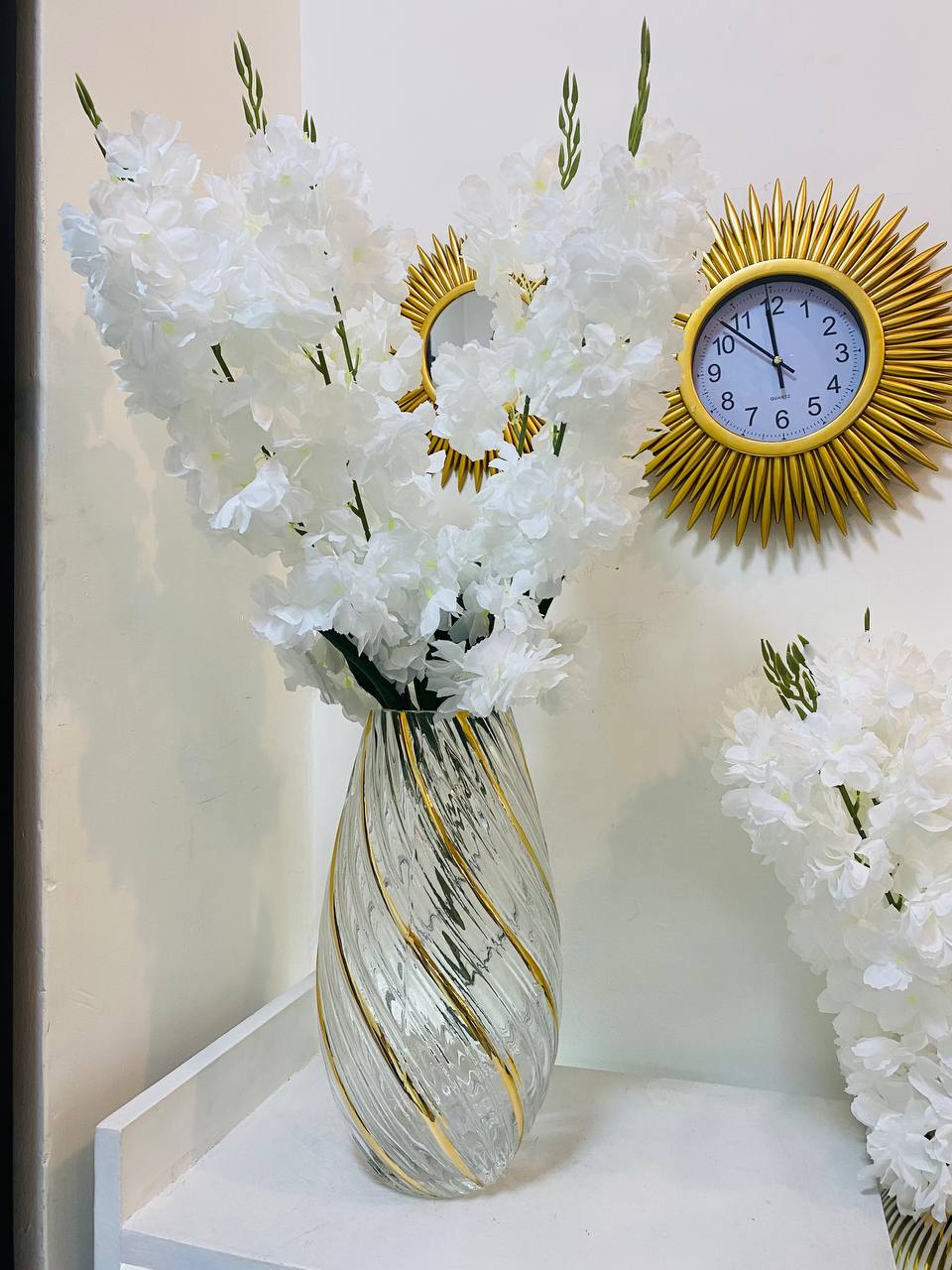 Table Center Clear Vase and Flower