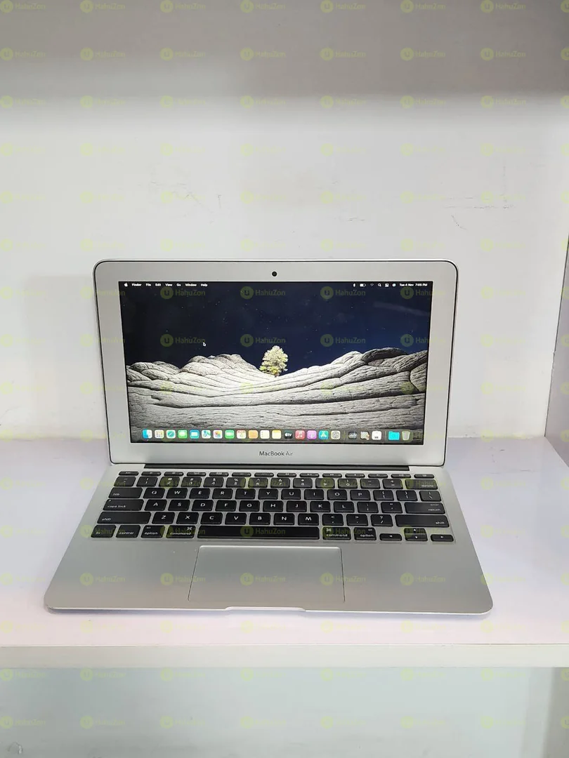 MacBook Air intel Core i5 Laptop
