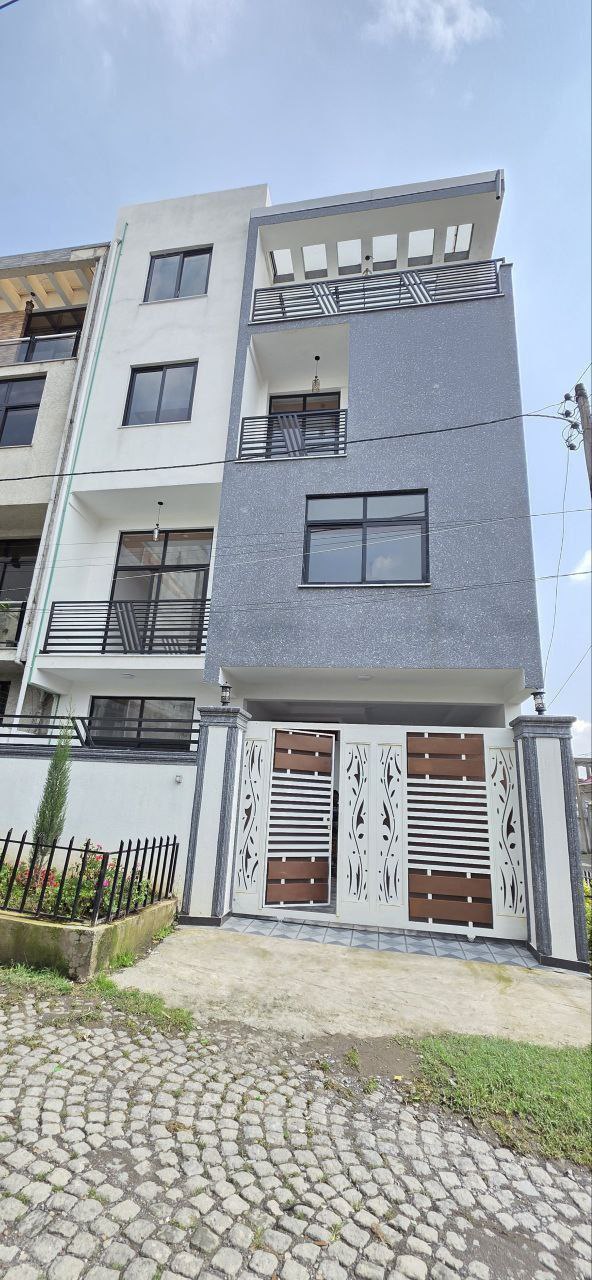 94 ካሬ የሚሸጥ G+3 ቤት በአያት