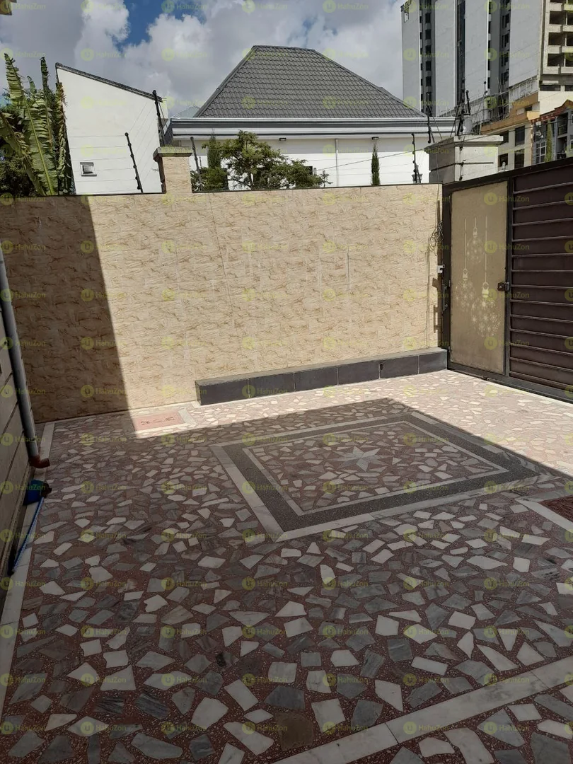 250 ካሬ የሚሸጥ ቪላ ቤት በሰሚት72