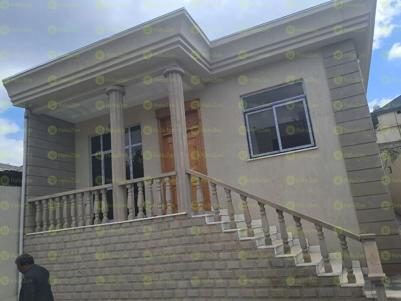 240 ካሬ የሚሸጥ ቪላ ቤት በኮተቤ 02