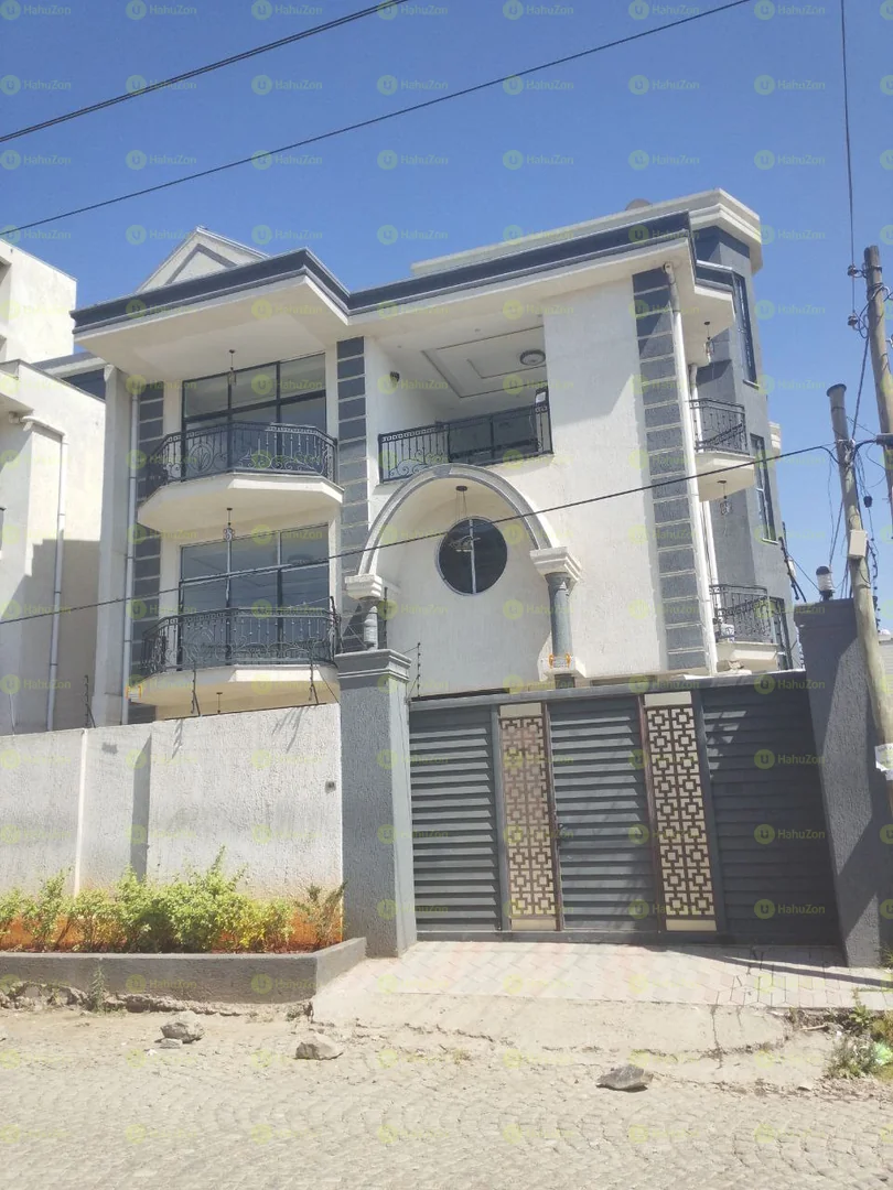 250 ካሬ የሚሸጥ G+2 ቤት በአያት