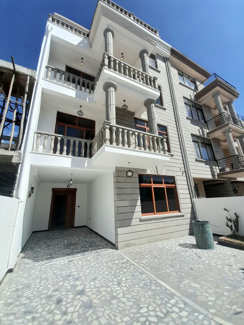 165 ካሬ የሚሸጥ G+3 ቤት በአያት