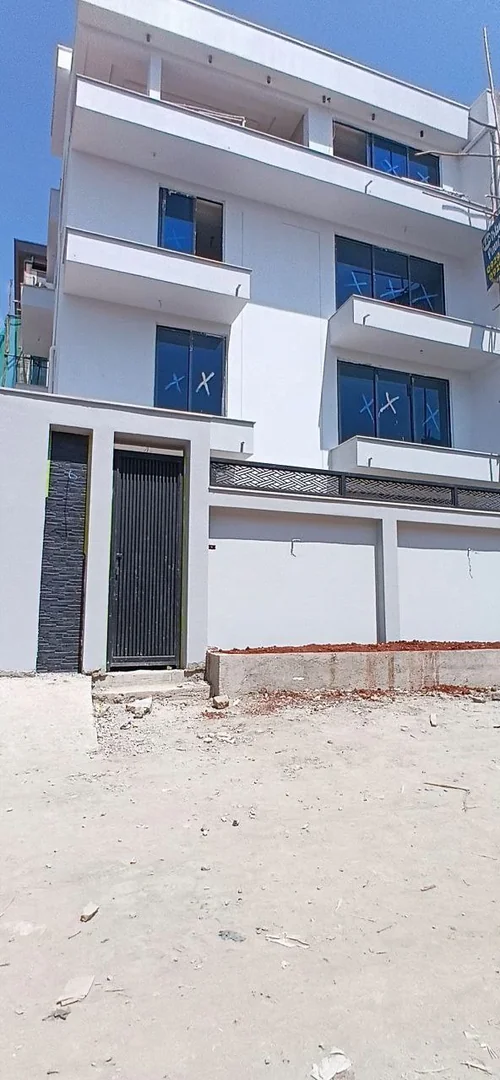 275 ካሬ የሚሸጥ G+3 ቤት በሰሚት ፍያል ቤት አካባቢ