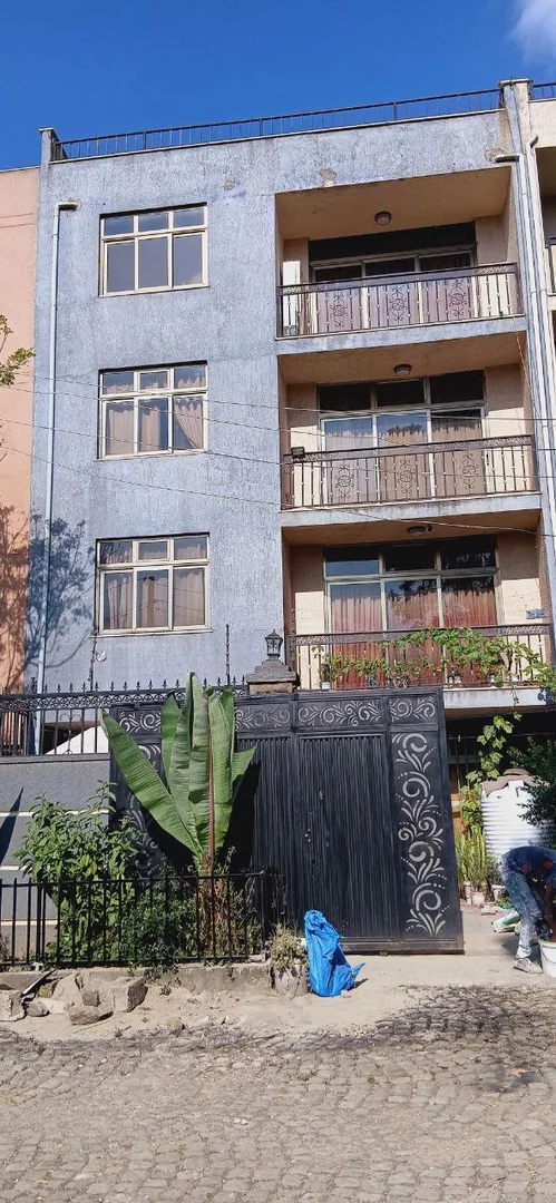 72 ካሬ የሚሸጥ ጂ+3 ቤት በሰሚት