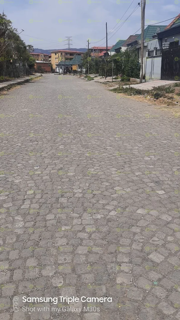 150 ካሬ የሚሸጥ ቦታ በአያት