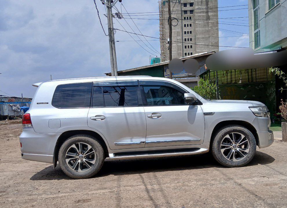 2009 Model-Toyota LandCruiser V8