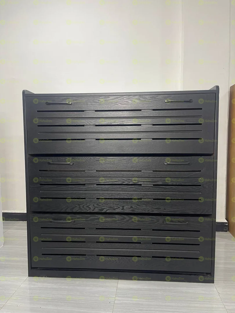 ክላሲክ የጫማ መደርደሪያ