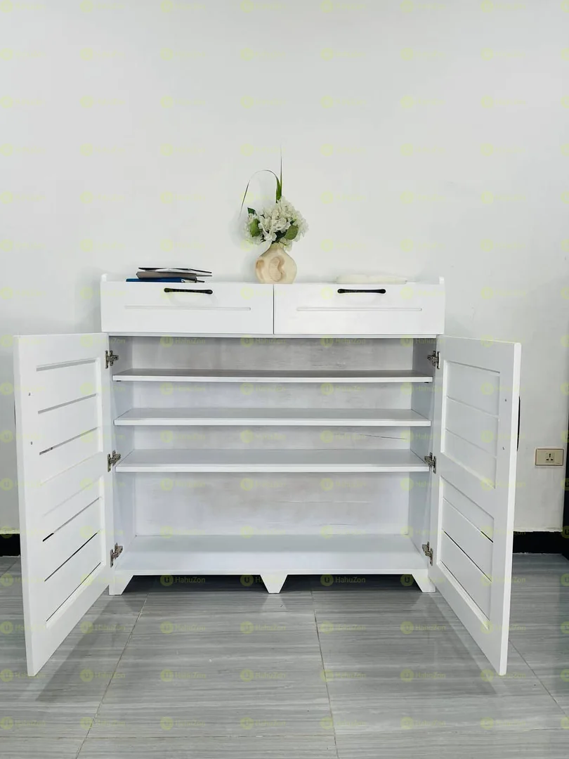 ክላሲክ መስመር የጫማ መደርደሪያ