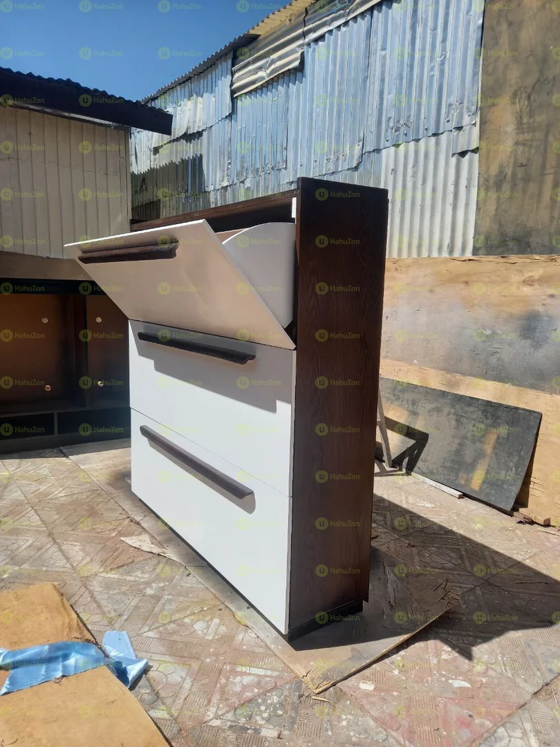 ክላሲክ ቀላል የጫማ መደርደሪያ