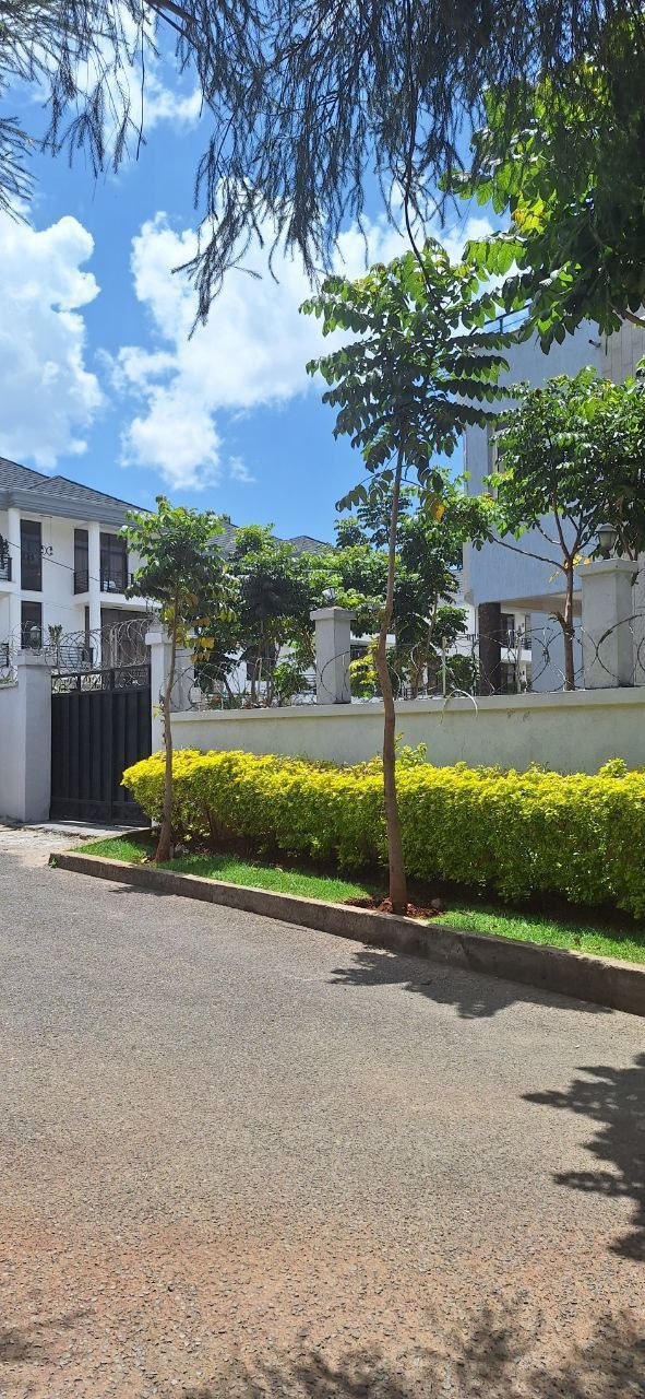 315 ካሬ የሚሸጥ B+G+2 ቤት በአያት