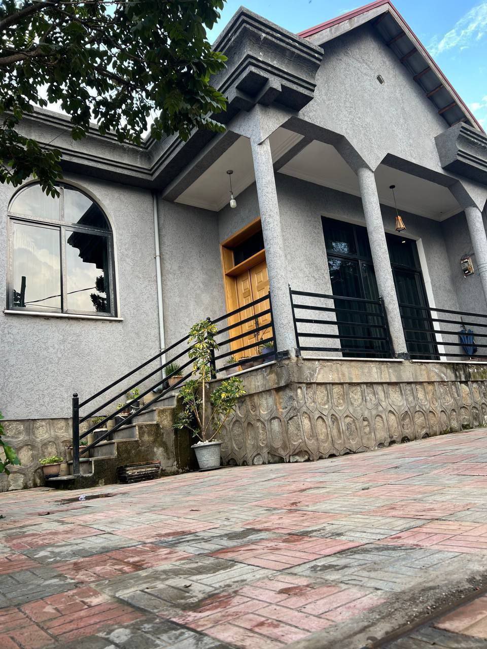 240 ካሬ የሚሸጥ ቪላ ቤት በአዲሱ ገበያ