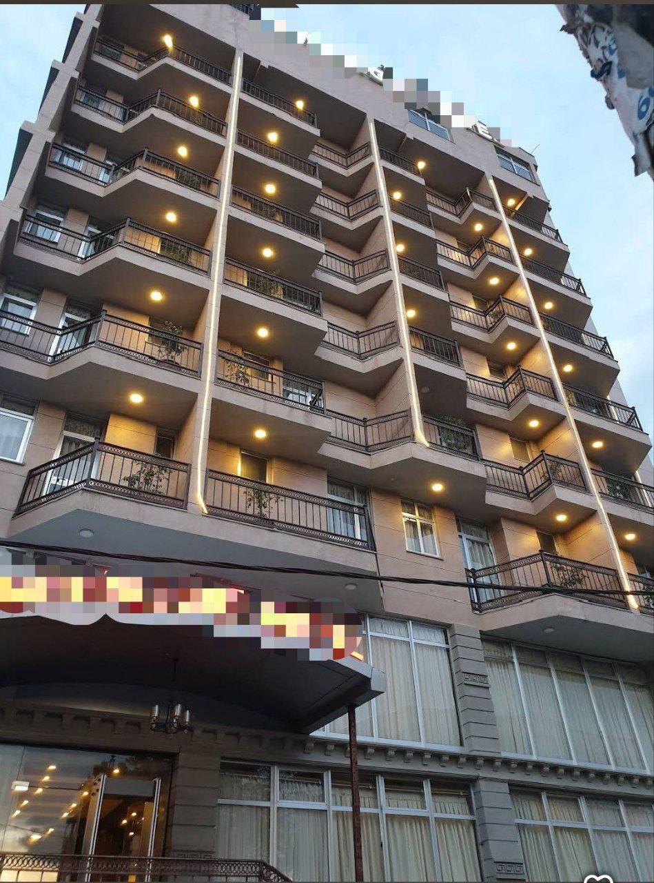 300 ካሬ የሚሸጥ B+G+8+Terrace ባለ 3 ኮኮብ ሆቴል በ22