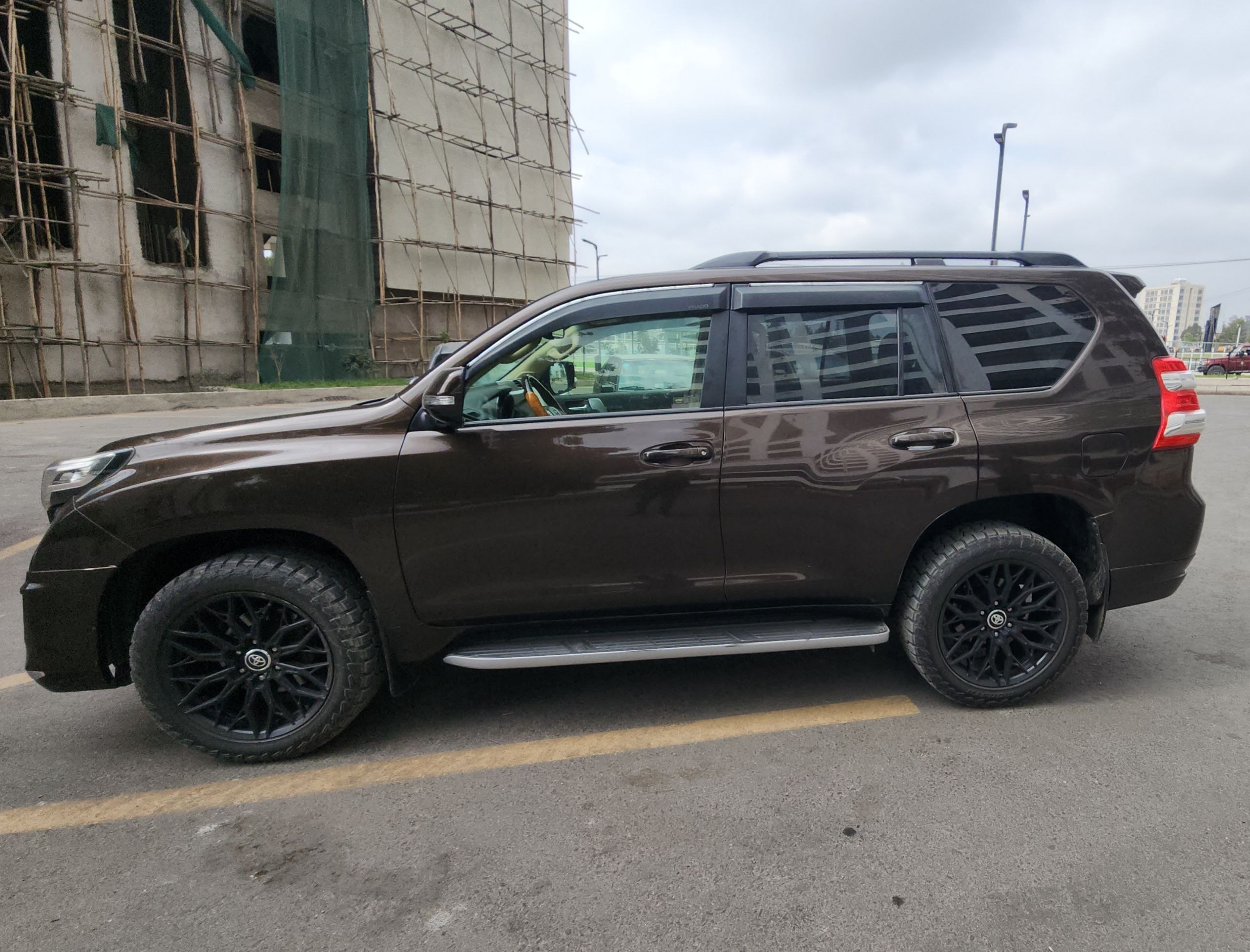 2017 Model-Toyota Land-Cruiser Prado