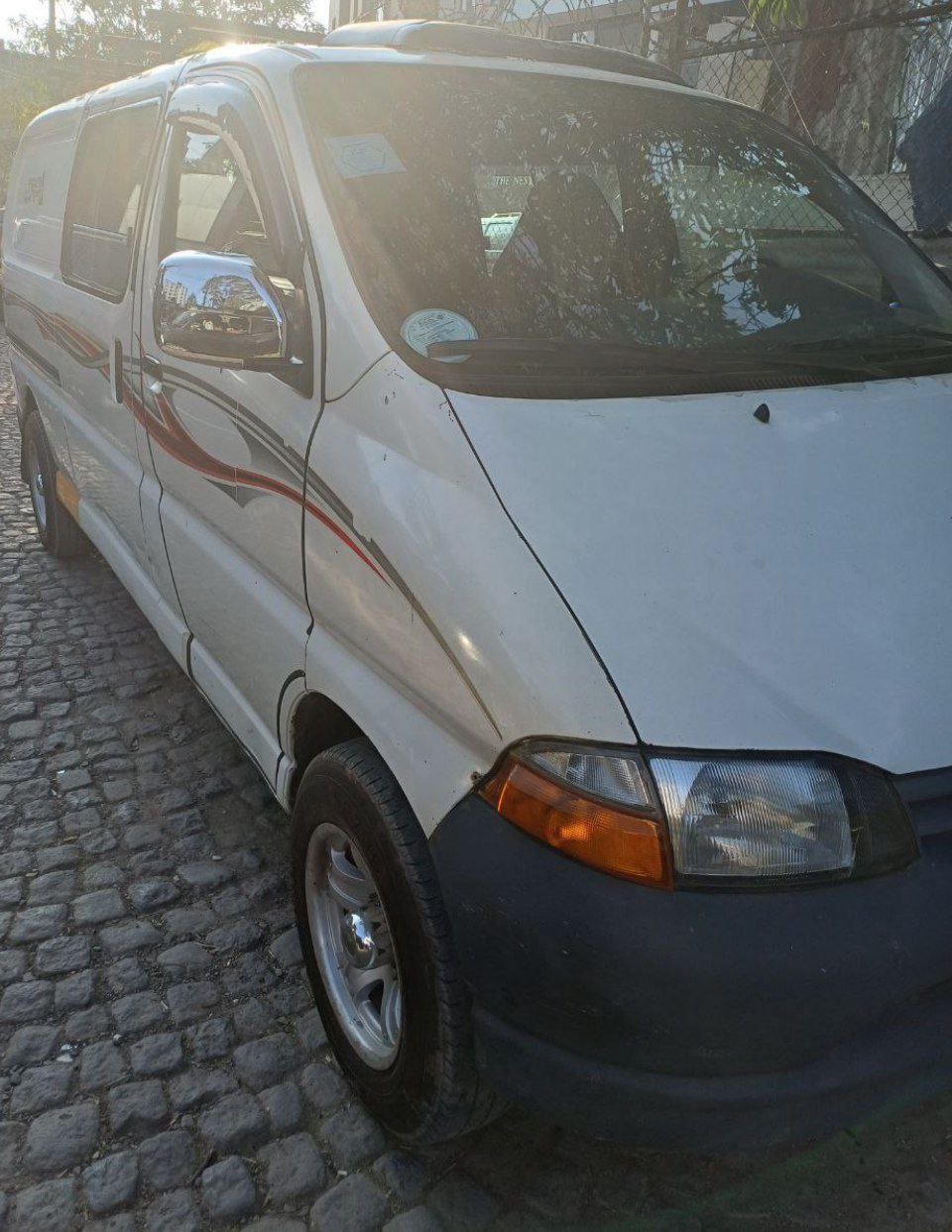 2000 Model-Toyota Half Van Hiace Dolphin
