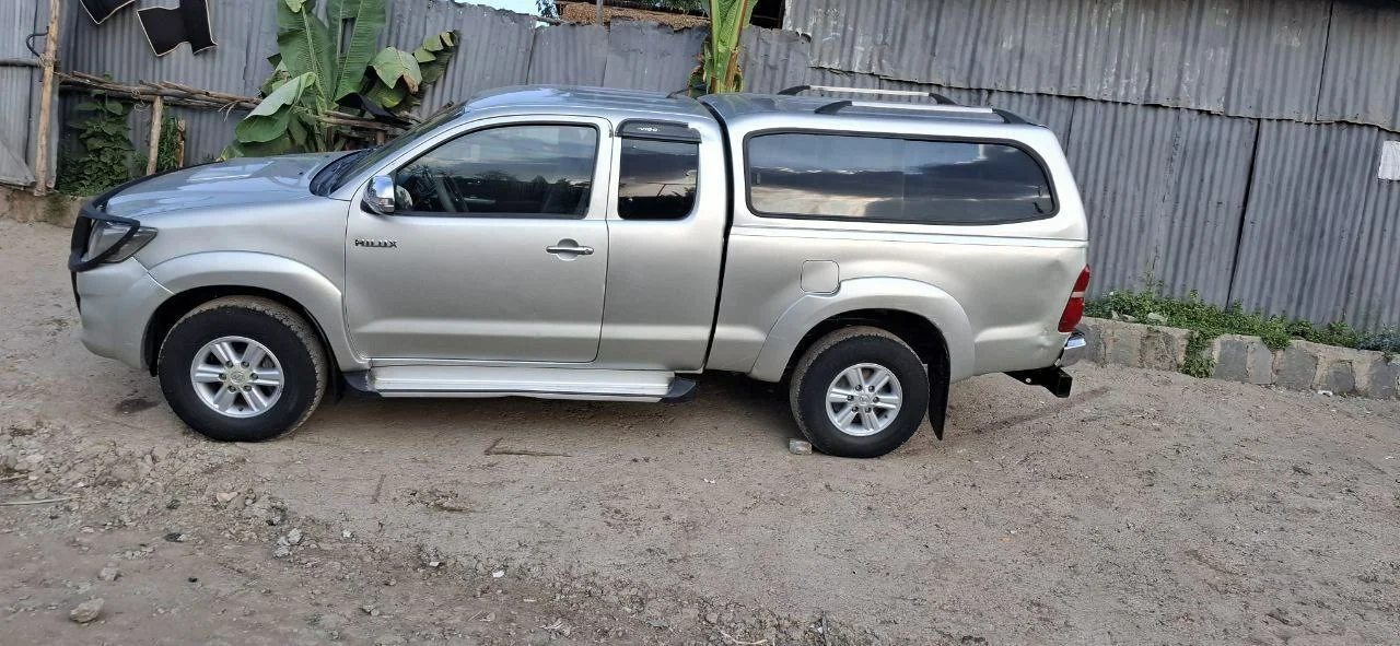 2013 Model-Toyota Hilux Extra Cab