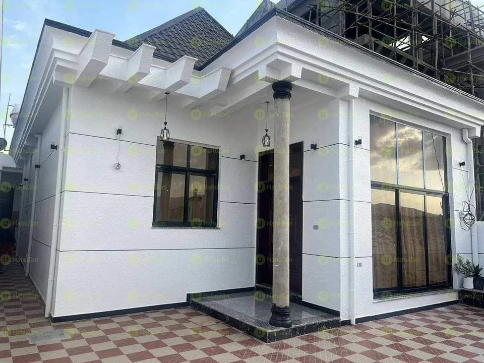 300 ካሬ የሚሸጥ ዘመናዊ ቪላ ቤት በCCD ግቢ