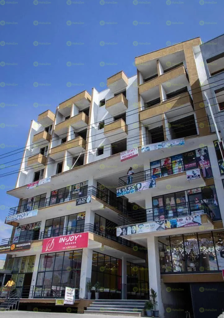 702 ካሬ የሚሸጥ B+G+6 ህንጻ በቃሊቲ