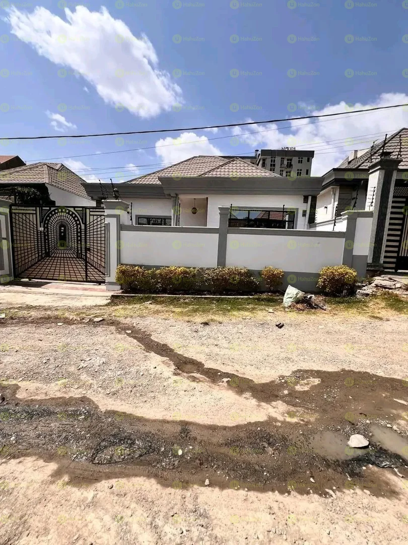 250 ካሬ የሚሸጥ ቪላ ቤት በአያት