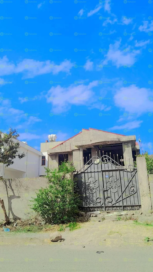 450 ካሬ የሚሸጥ G+1 ቤት በአያት አካባቢ