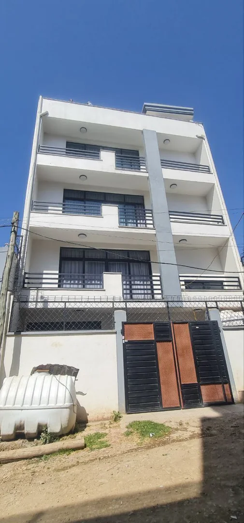 90 ካሬ የሚሸጥ G+4 ቤት በአያት አካባቢ