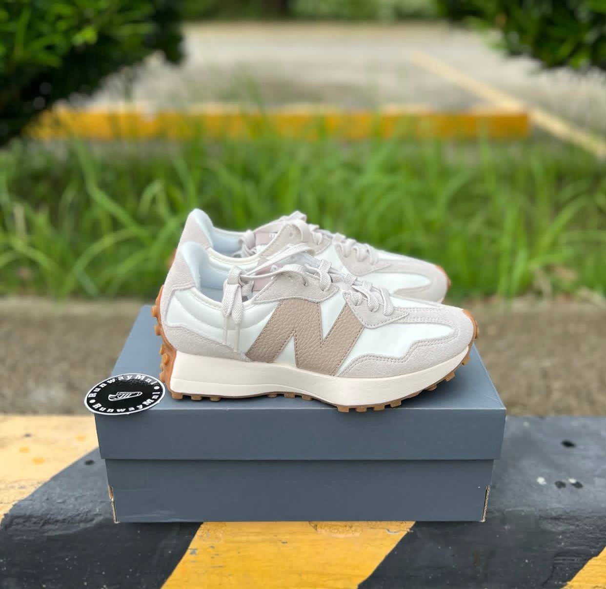 New Balance 327 Women's Shoes