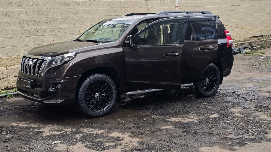 2017 Model-Toyota Landcruiser Prado