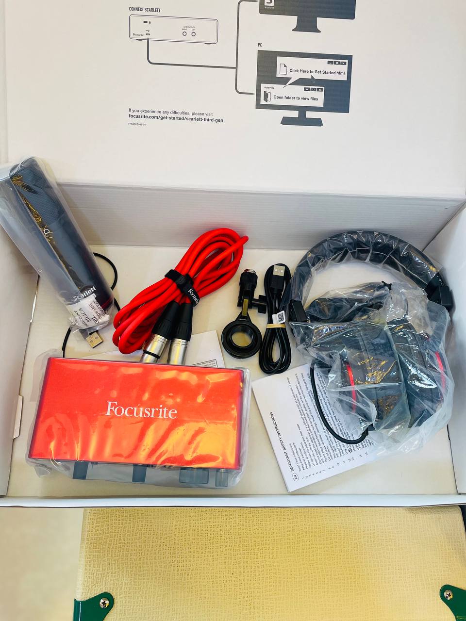 Focusrite Scarlet 2i2 Full Bundle