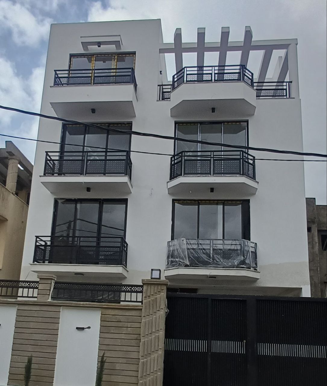 175 ካሬ የሚሸጥ ጂ+3 ቤት በአያት