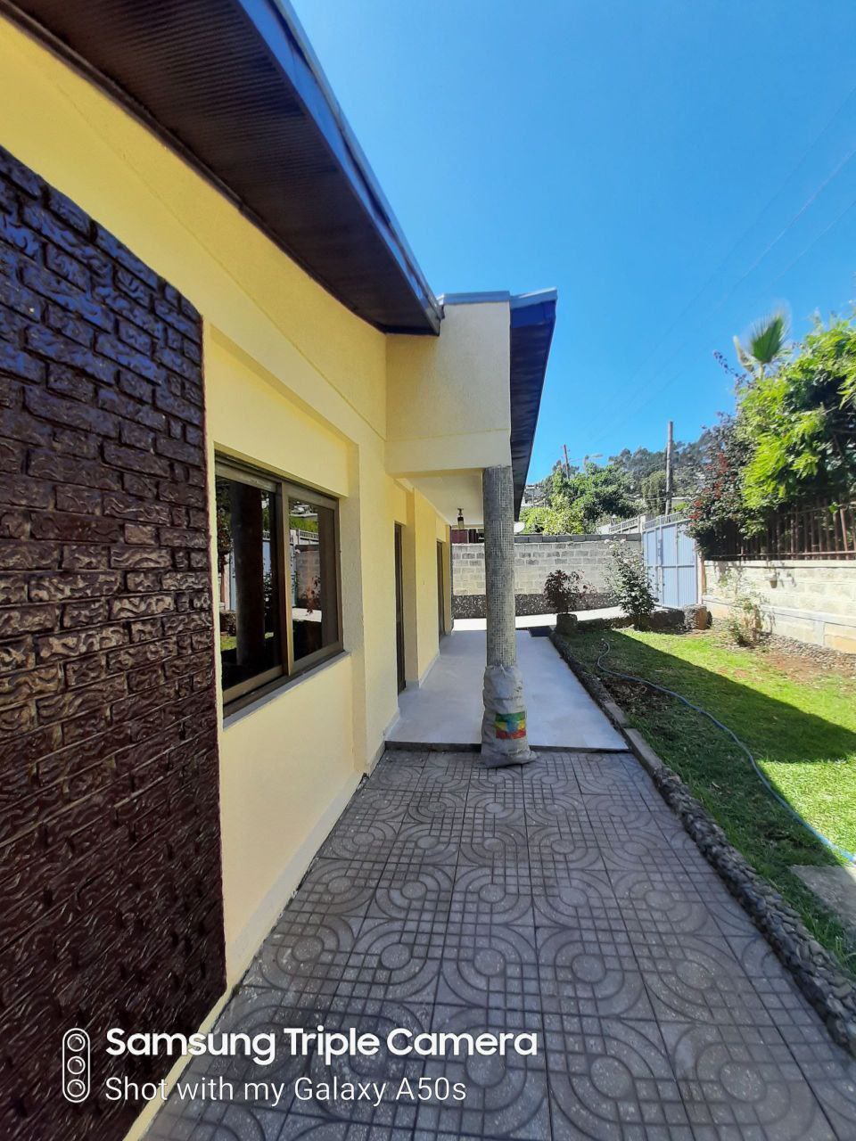 300 ካሬ የሚሸጥ ቤት በአያት