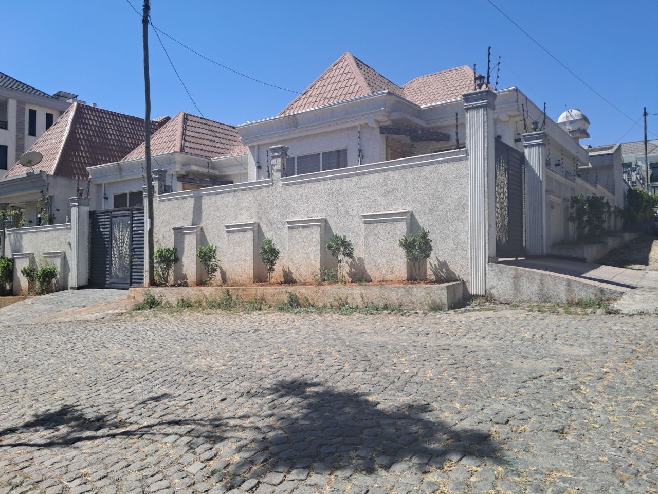 150 ካሬ የሚሸጥ ቦታ በአያት መሪ